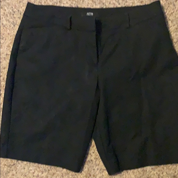 Apt. 9 Shorts - Picture 1 of 3